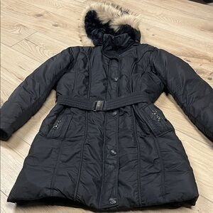 Chic Black Belted Puffer Coat with Faux Fur Hood